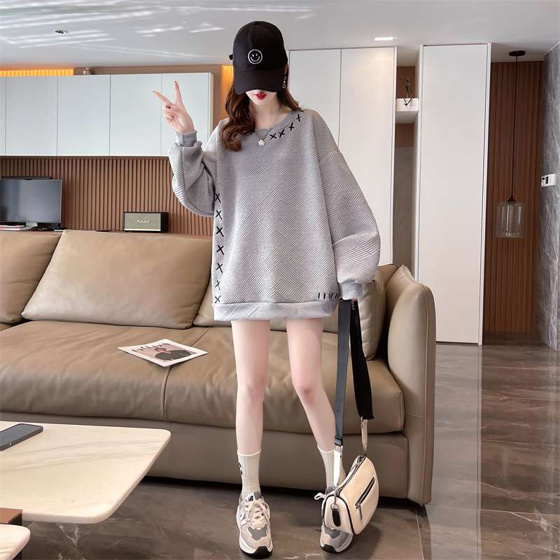 シックな刺繍入りニットチュニック