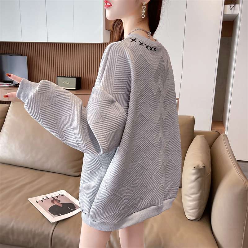 シックな刺繍入りニットチュニック