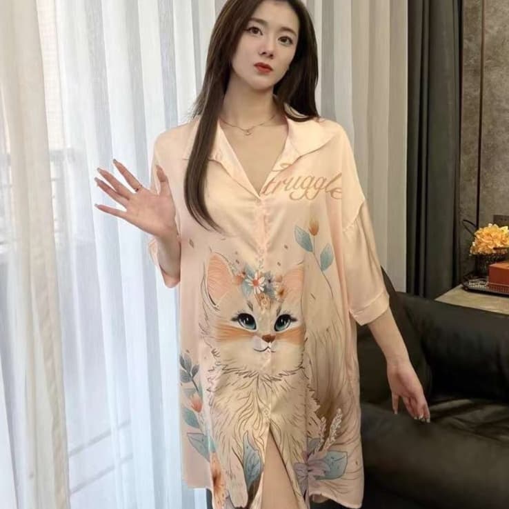 愛らしい子猫とお花のチュニックワンピース