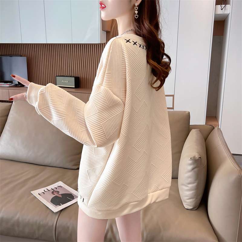 シックな刺繍入りニットチュニック