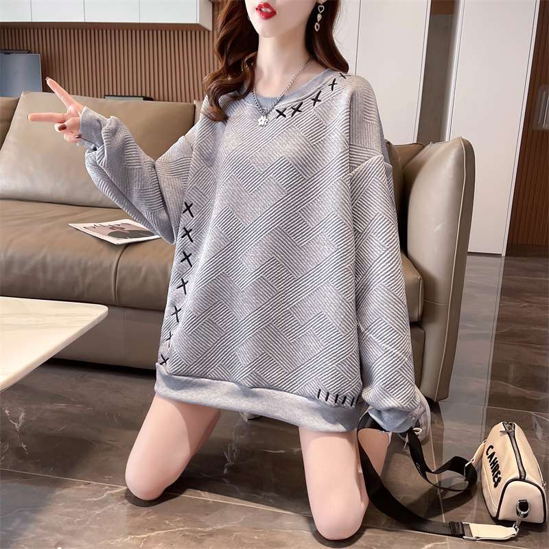 シックな刺繍入りニットチュニック