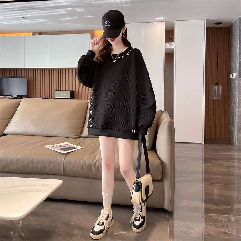 シックな刺繍入りニットチュニック