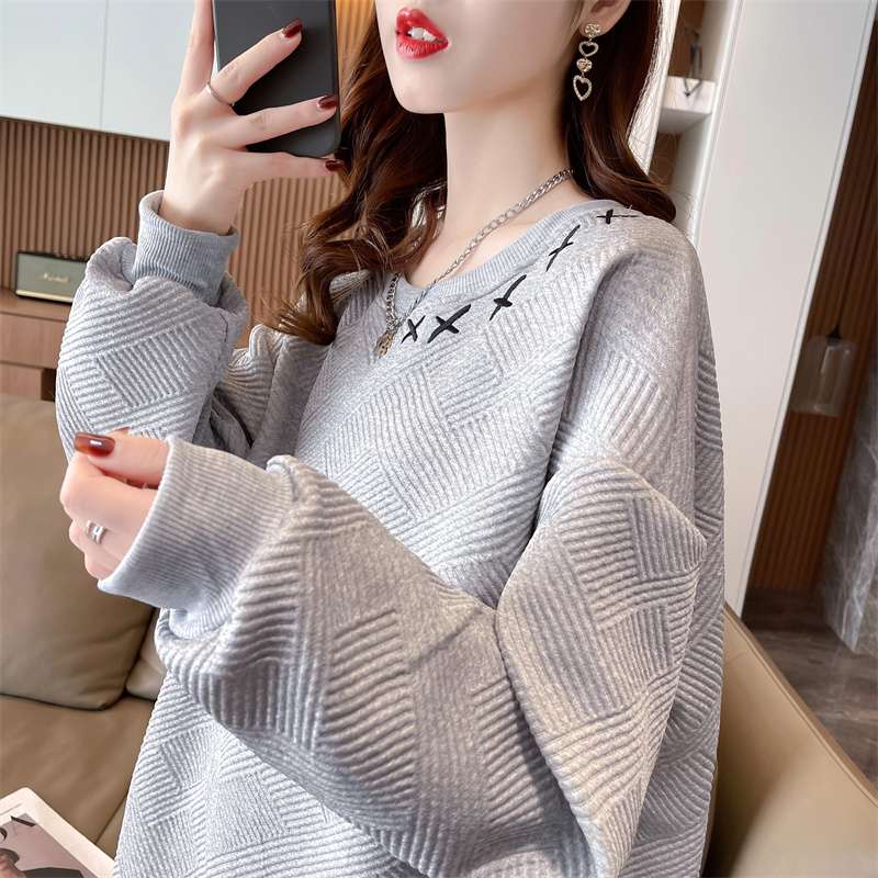 シックな刺繍入りニットチュニック