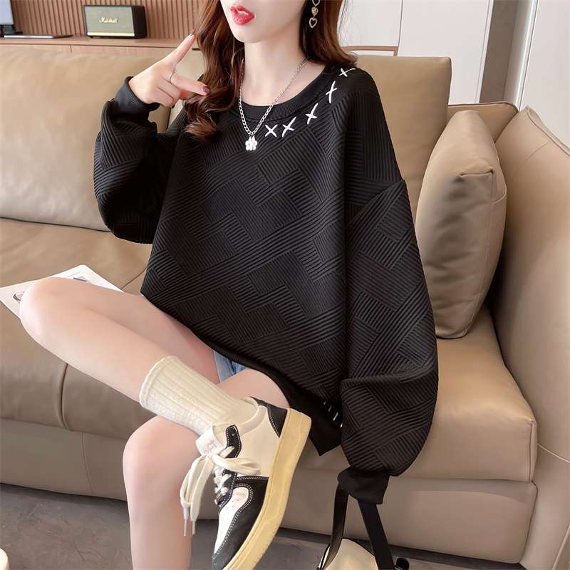 シックな刺繍入りニットチュニック