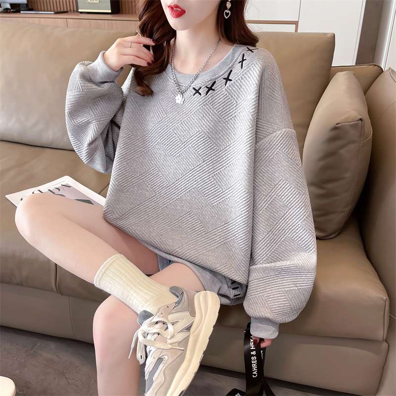 シックな刺繍入りニットチュニック