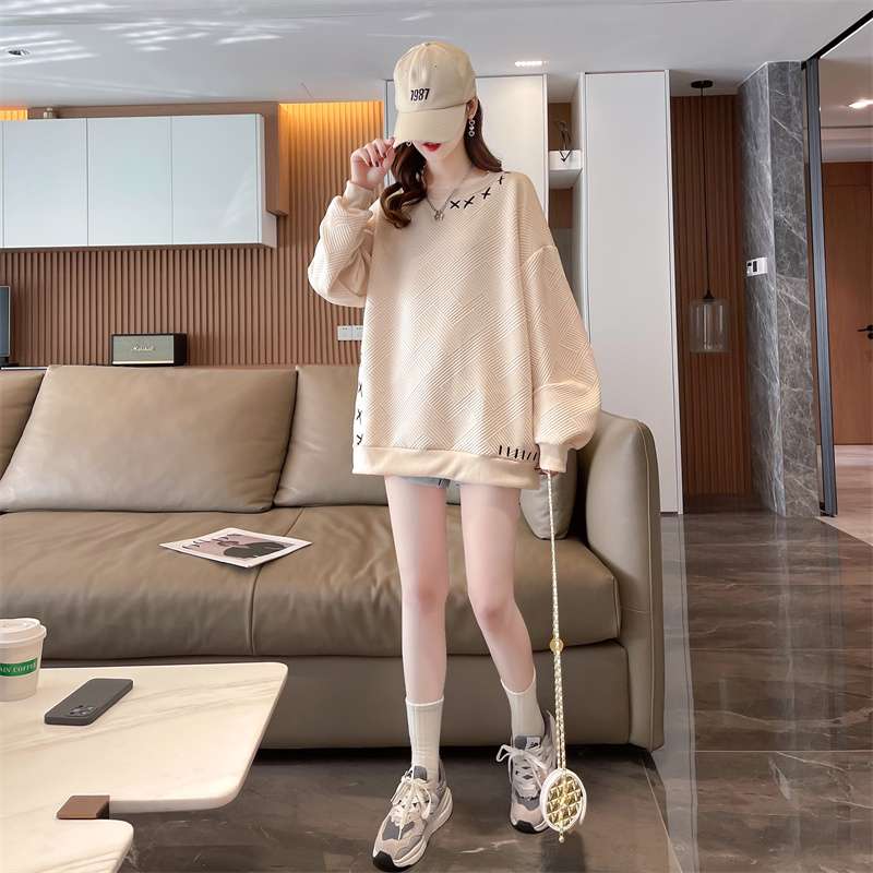 シックな刺繍入りニットチュニック