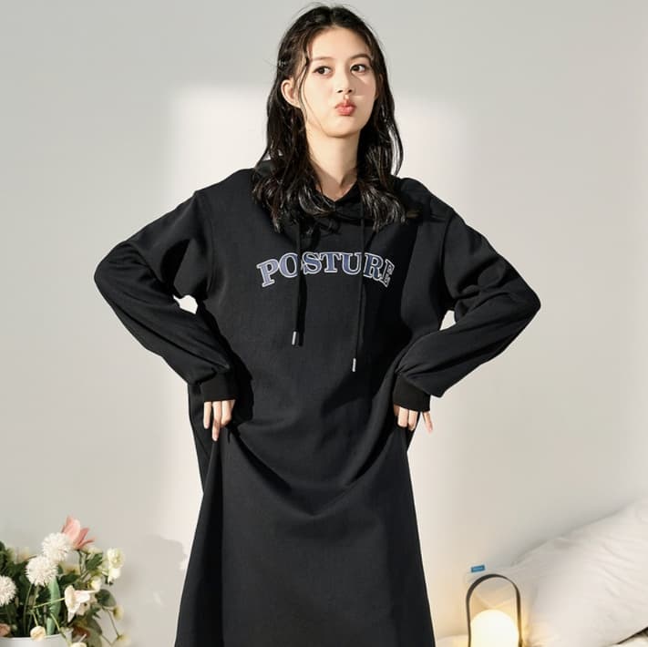 チュニック シンプルロゴ入りパーカーワンピース